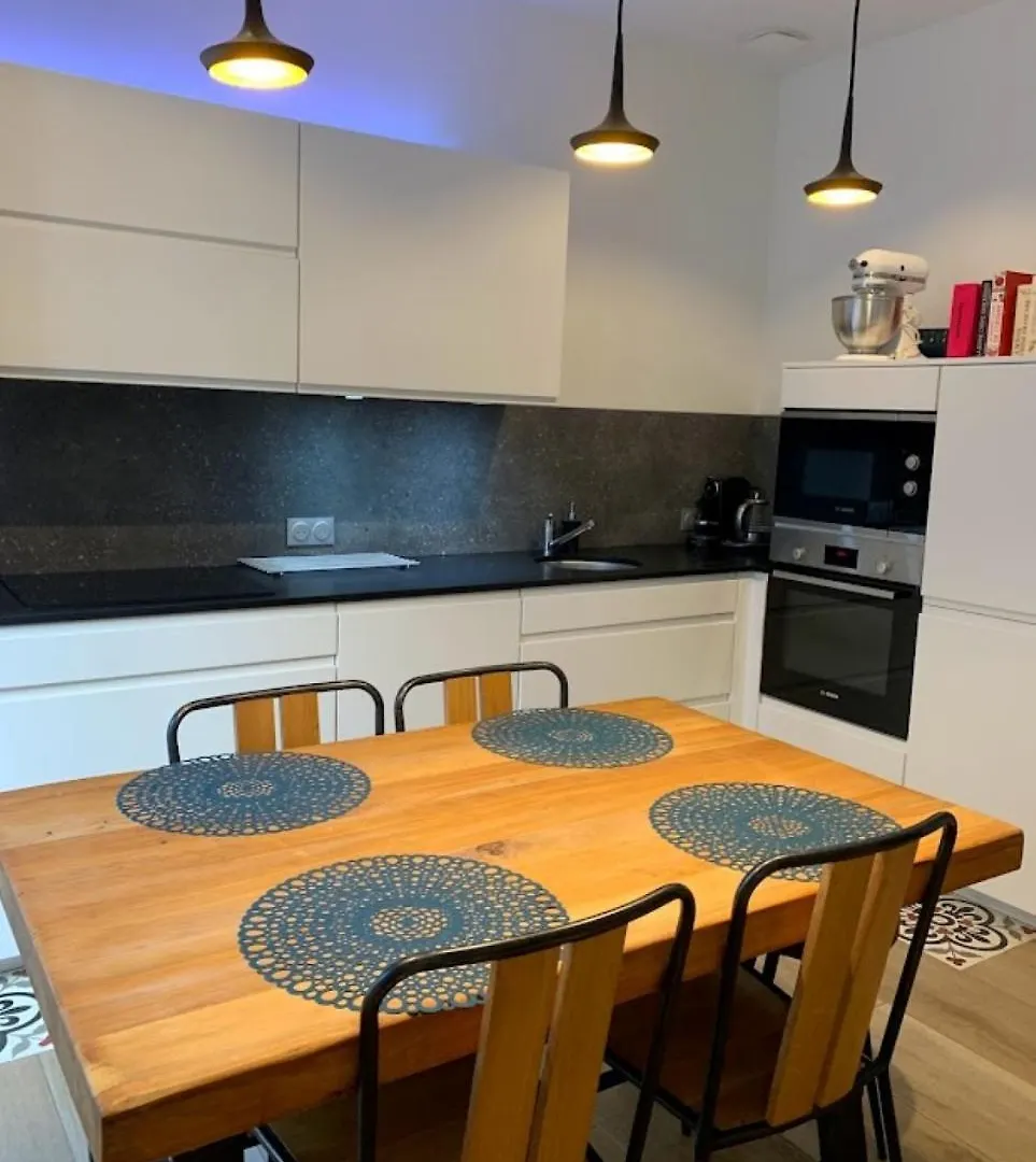 2 Chambres Et Une Terrasse A Paris!
