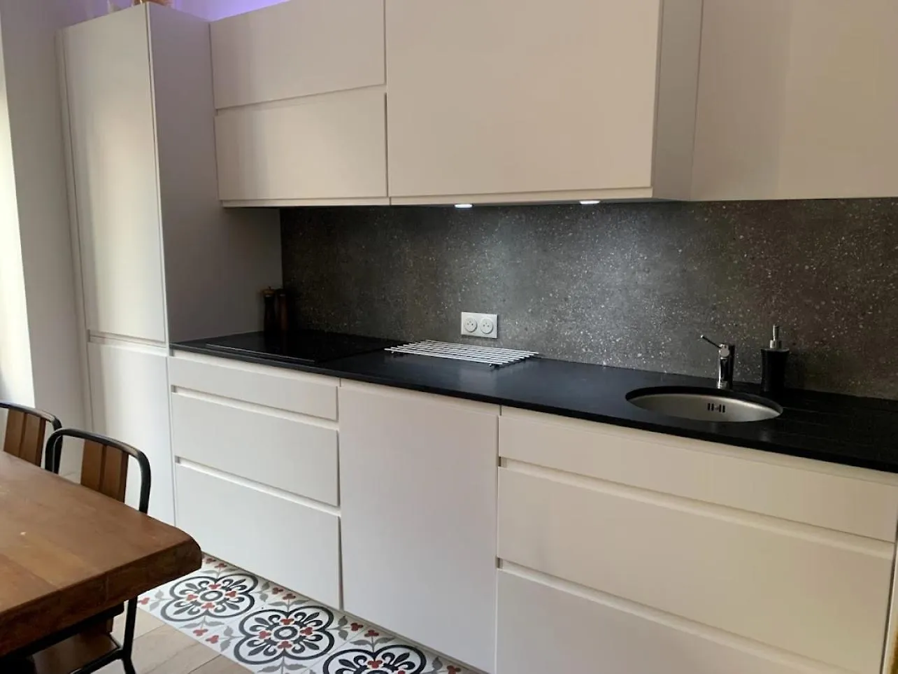 2 Chambres Et Une Terrasse A Paris! 0*, Paris France