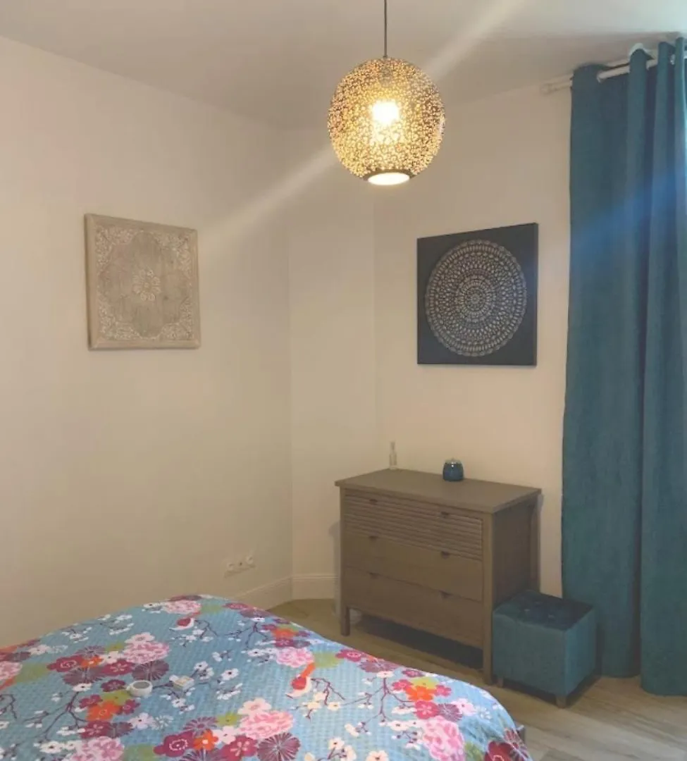 2 Chambres Et Une Terrasse A Paris! France